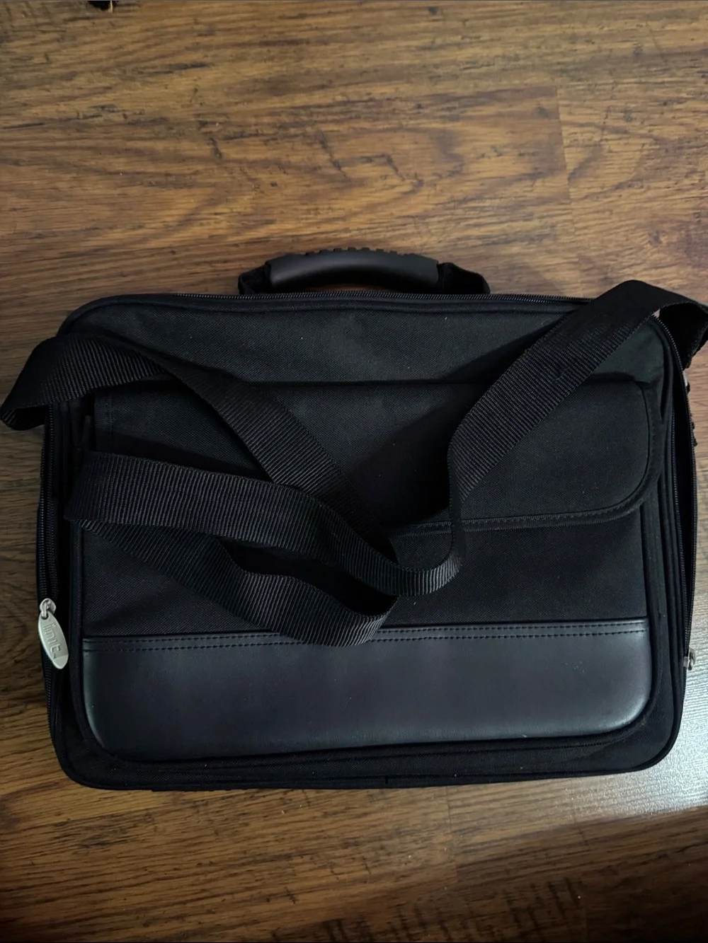 Black Men's Laptop Messenger Bag - Classic Carry
